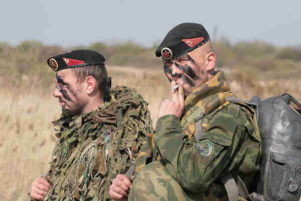 Первое столкновение российских военных с бандитами или морпехи России разгромили банду ИГИЛ, напавшую на базу в Сирии