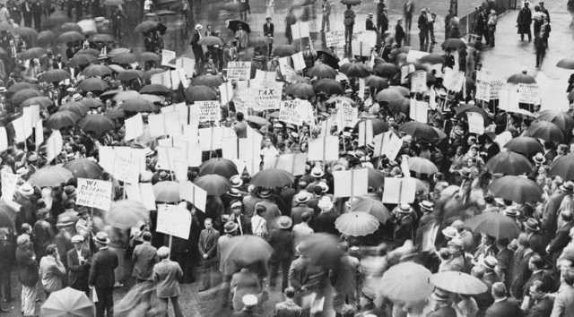 Франклин Рузвельт подавил диктатуру банкиров в 30-х годах прошлого столетия, вырвав США из искусственно созданной ими "великой депрессии"