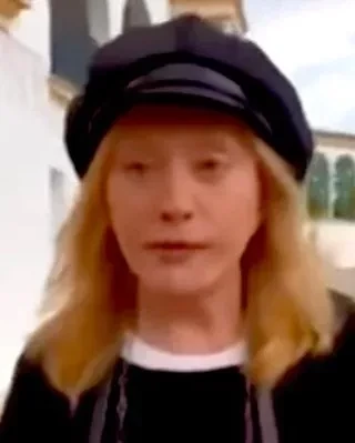 Алла Пугачёва поблагодарила папарацци за свои снимки "без фильтров"