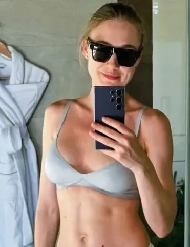 Оксана Акиньшина показала фигуру в бикини