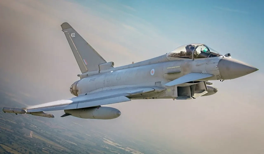 Западная пресса: китайский беспилотник выдал себя за британский истребитель