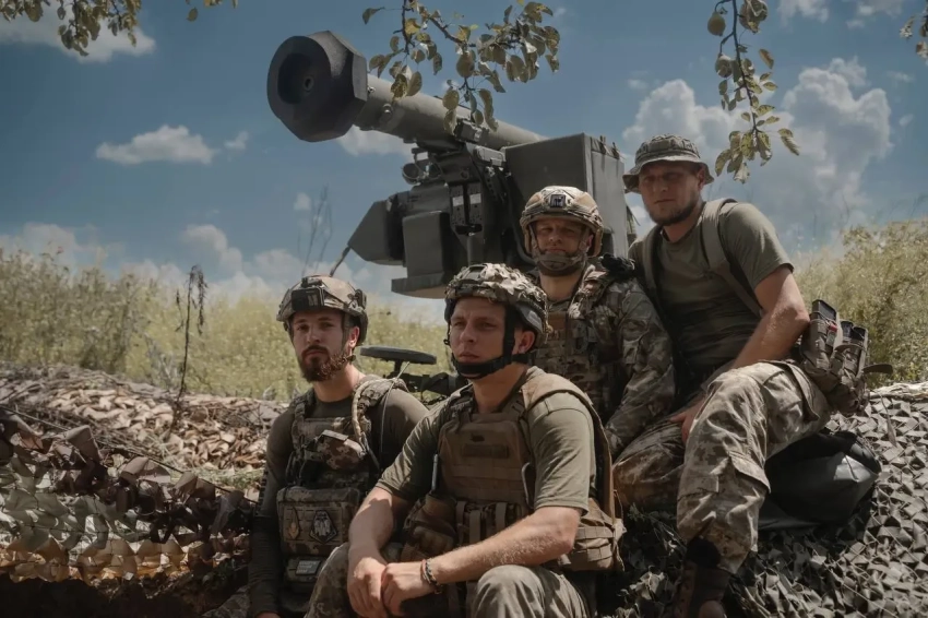 «Украинская армия деморализована и бежит» - твердят «эксперты» с 2014 года