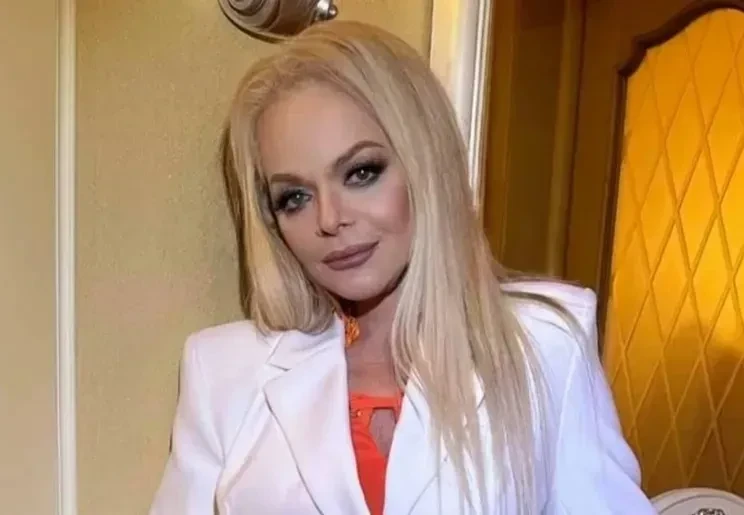 "Я не понимала, как жить дальше". Лариса Долина прокомментировала скандал с продажей квартиры