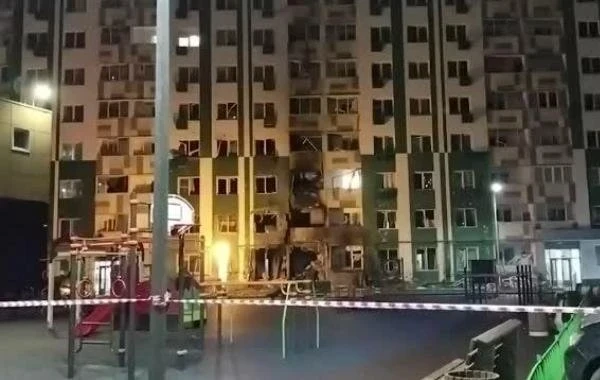 Во дворе жилого дома в Твери прогремел взрыв: пострадали несколько человек
