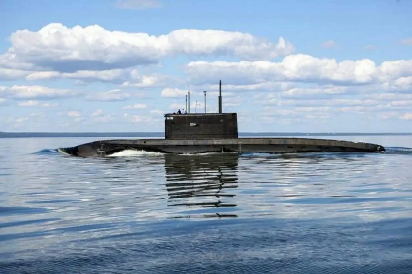 ВМС Британии «обнаружили» российскую подлодку, шедшую в надводном положении
