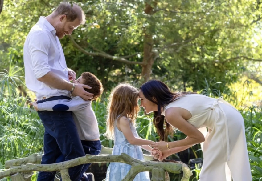 Вслед за Уэльскими: Меган Маркл и принц Гарри представили рождественскую открытку