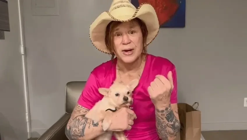 "Я бы не стал просить милостыню". Микки Рурк раскритиковал сбор средств на аренду жилья, организованный якобы от его имени