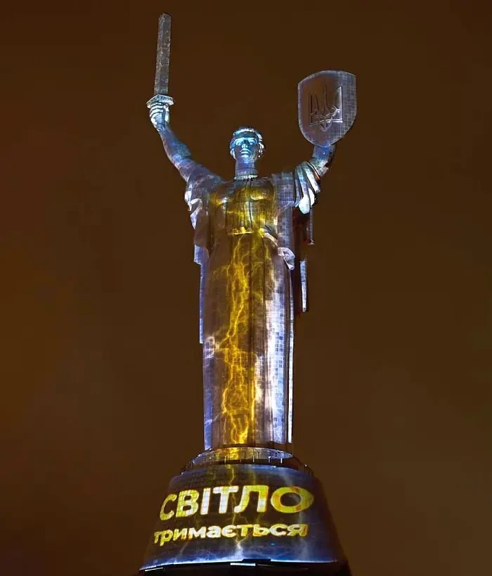 Украинцы в обесточенном Берлине открыли бесплатный «Пункт несокрушимости»