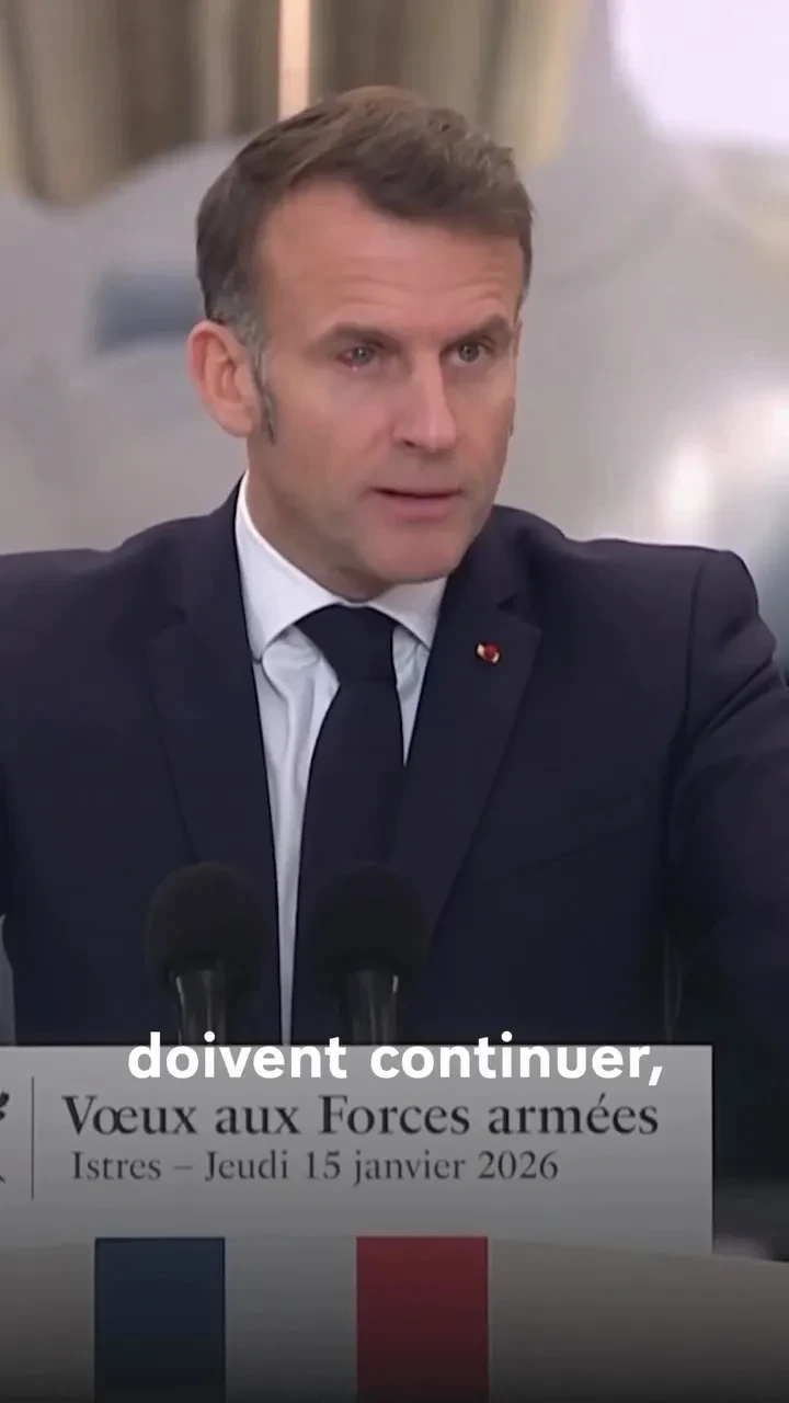 "Опять Брижит?". Эммануэль Макрон появился на публике с покрасневшим глазом