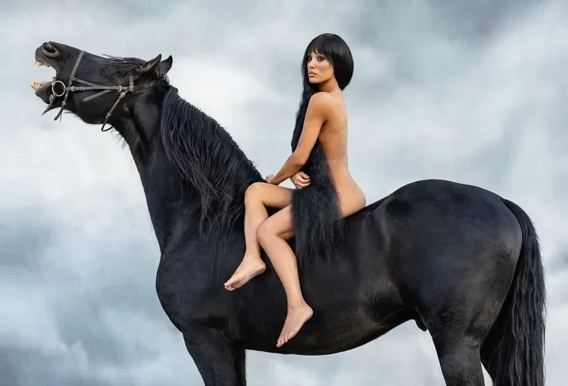 "У меня была одержимость наготой". Бьянка Цензори дала первое большое интервью и заявила, что ей "надоело быть голой"