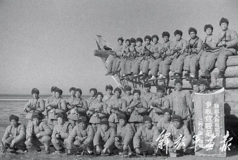 Китайские добровольцы идут в бой