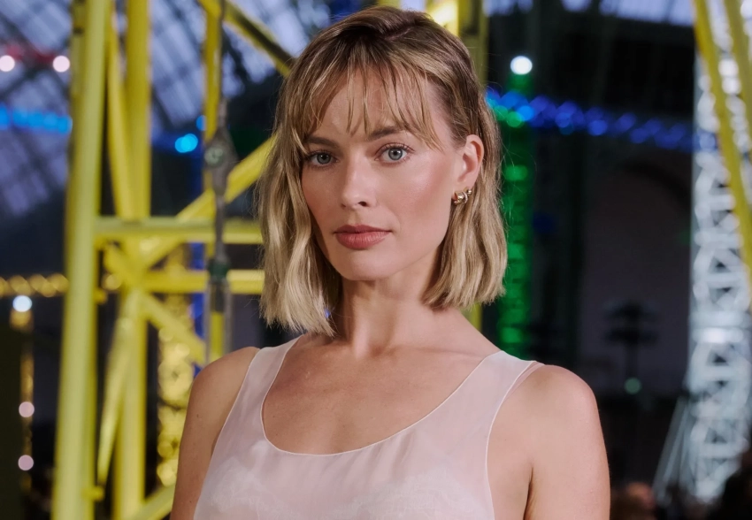 Неделя моды в Париже: Марго Робби (с каре), Кайли Миноуг, Лили-Роуз Депп и Ольга Карпуть среди гостей, российские модели — на подиуме на показе Chanel