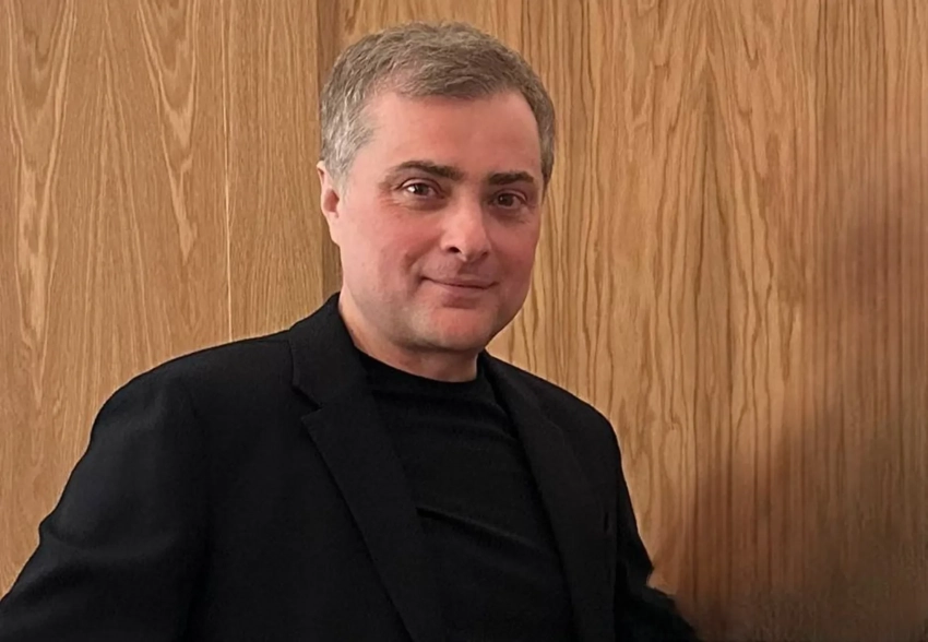 Владислав Сурков опроверг информацию о своём "экстренном" отъезде из России