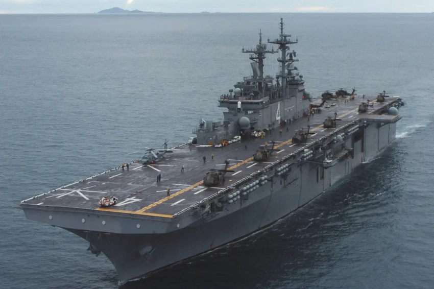 Второй десантный корабль с морпехами США отправляется на Ближний Восток